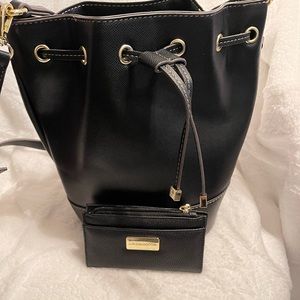 Black bucket bag set! Liz Claiborne. Comes with matching wallet